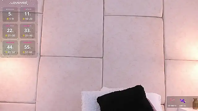 Snapshot of aisha_vs chatting on 01-16-25, 12:20 aisha vs online show from 01-16-25, 12:20