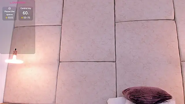 Snapshot of aisha_vs chatting on 01-17-25, 12:21 aisha vs online show from 01-17-25, 12:21