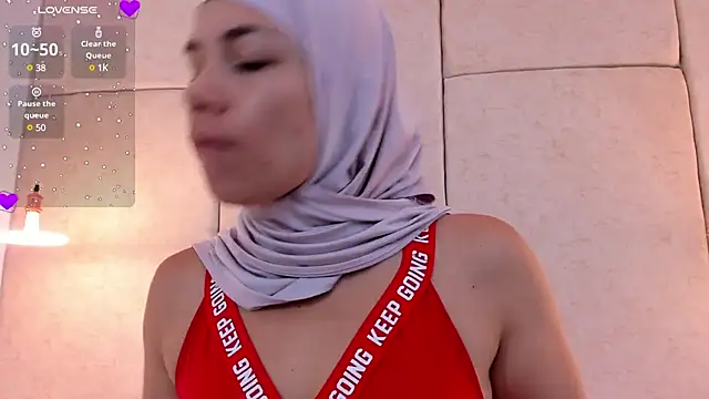 Snapshot of aisha_vs chatting on 02-08-25, 12:06 aisha vs online show from 02-08-25, 12:06