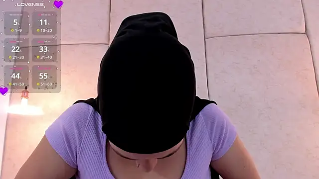 Snapshot of aisha_vs chatting on 02-19-25, 12:00 aisha vs online show from 02-19-25, 12:00