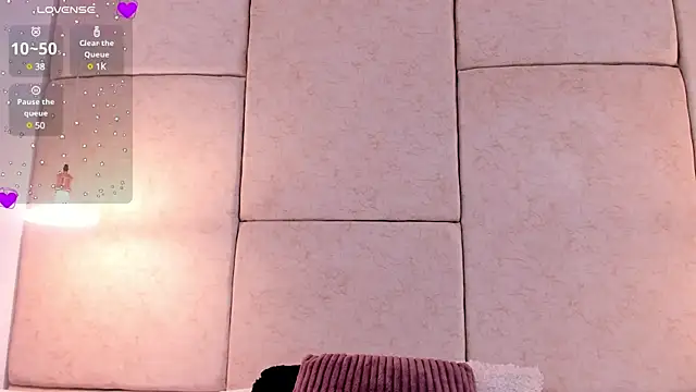 Snapshot of aisha_vs chatting on 02-25-25, 12:03 aisha vs online show from 02-25-25, 12:03