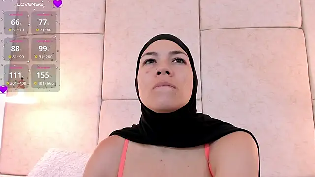 Snapshot of aisha_vs chatting on 03-20-25, 12:43 aisha vs online show from 03-20-25, 12:43