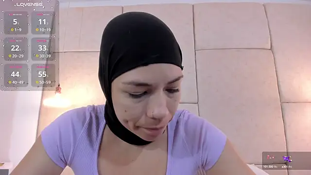 Snapshot of aisha_vs chatting on 09-23-25, 12:41 aisha vs online show from 09-23-25, 12:41