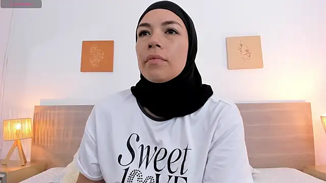 Snapshot of aisha_vs chatting on 10-30-25, 12:50 aisha vs online show from 10-30-25, 12:50