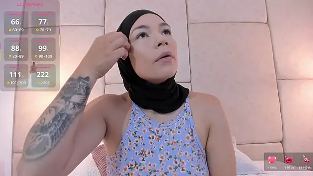 Snapshot of aisha_vs chatting on 11-13-25, 12:15 aisha vs online show from 11-13-25, 12:15