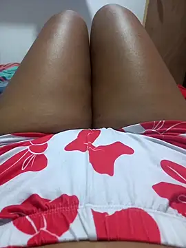 Snapshot of annie-19 chatting on 11-13-25, 04:00 annie-19 online show from 11-13-25, 04:00