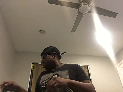 Snapshot of Londonfrotadejr chatting on 12-14-24, 09:29 Londonfrotadejr online show from 12-14-24, 09:29