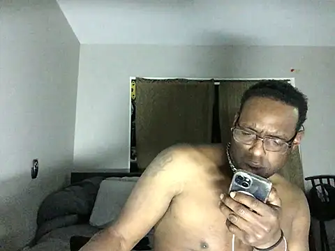 Snapshot of Londonfrotadejr chatting on 03-18-25, 12:58 Londonfrotadejr online show from 03-18-25, 12:58