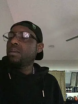 Snapshot of Londonfrotadejr chatting on 03-20-25, 08:20 Londonfrotadejr online show from 03-20-25, 08:20