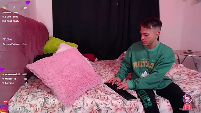 Snapshot of Extasy-angel chatting on 03-08-25, 12:52 Extasy-angel online show from 03-08-25, 12:52