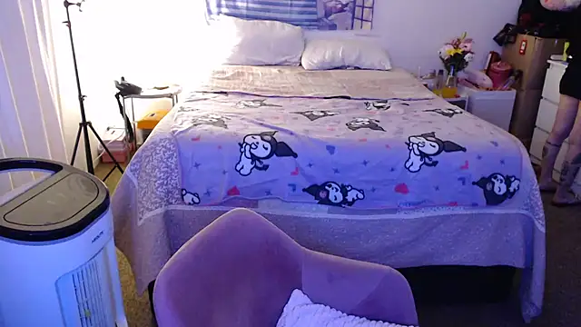 latinpetit online show from 11-13-25, 02:43