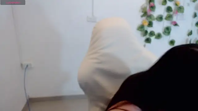 Snapshot of tania_sweet__ chatting on 02-26-26, 06:29 tania sweet online show from 02-26-26, 06:29