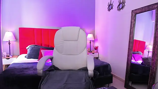  Nicoletteshea  online show from 10-24-25, 08:27