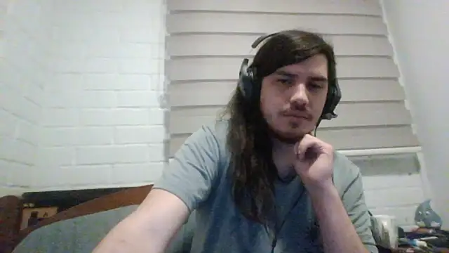 Snapshot of hung_weeb chatting on 10-16-25, 03:51 hung weeb online show from 10-16-25, 03:51