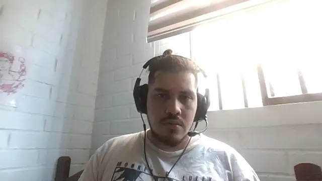 Snapshot of hung_weeb chatting on 01-16-26, 07:29 hung weeb online show from 01-16-26, 07:29