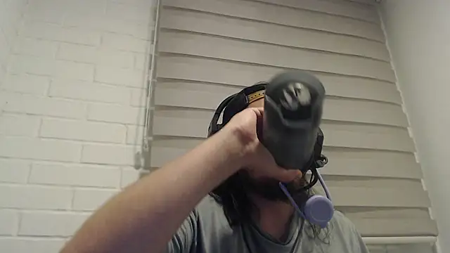 Snapshot of hung_weeb chatting on 02-17-26, 02:41 hung weeb online show from 02-17-26, 02:41