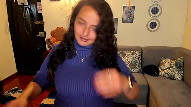 Snapshot of emma_luxy chatting on 03-04-25, 01:12 emma luxy online show from 03-04-25, 01:12