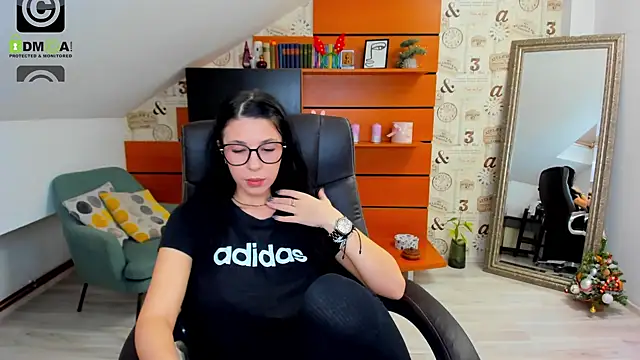 EmillyTaylor online show from 12-20-24, 07:33