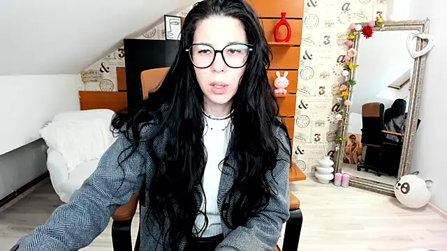 Snapshot of EmillyTaylor chatting on 10-10-25, 02:43 EmillyTaylor online show from 10-10-25, 02:43