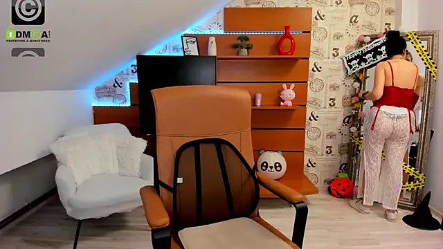 Snapshot of EmillyTaylor chatting on 10-28-25, 04:38 EmillyTaylor online show from 10-28-25, 04:38