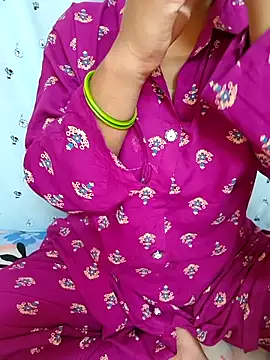 Snapshot of Beautifulsex4u chatting on 10-18-25, 05:57 Beautifulsex4u online show from 10-18-25, 05:57