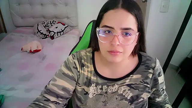 Snapshot of _alicia_z chatting on 12-02-24, 05:48 alicia z online show from 12-02-24, 05:48