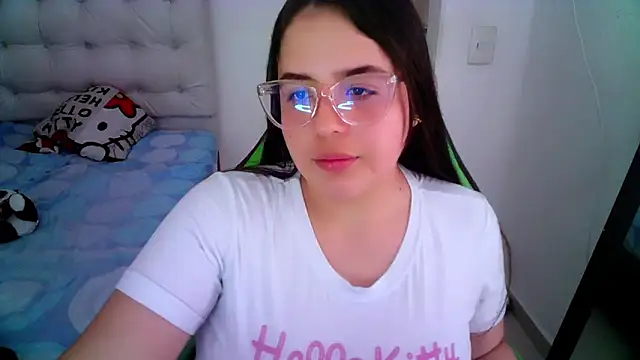 Snapshot of _alicia_z chatting on 12-21-24, 06:02 alicia z online show from 12-21-24, 06:02