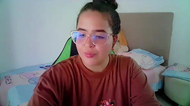 Snapshot of _alicia_z chatting on 01-14-25, 05:45 alicia z online show from 01-14-25, 05:45