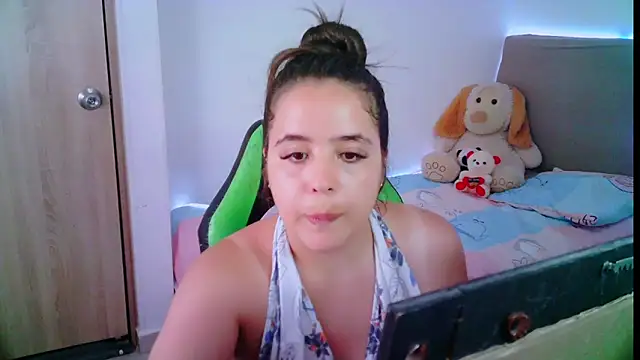 Snapshot of _alicia_z chatting on 01-31-25, 06:14 alicia z online show from 01-31-25, 06:14