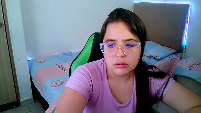 Snapshot of _alicia_z chatting on 02-21-25, 06:04 alicia z online show from 02-21-25, 06:04