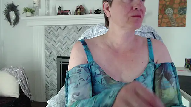 AuroraWillows online show from 01-12-26, 05:34