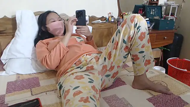 Snapshot of Beauty_Asian_Tina chatting on 12-21-25, 07:37 Beauty Asian Tina online show from 12-21-25, 07:37