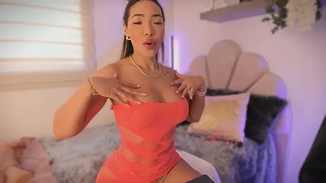 Snapshot of RachelMorgan01 chatting on 11-24-25, 01:11 RachelMorgan01 online show from 11-24-25, 01:11