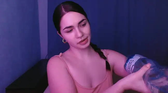 Snapshot of HannahMeid chatting on 01-09-25, 07:40 HannahMeid online show from 01-09-25, 07:40