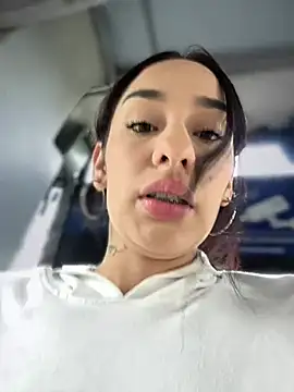 Snapshot of __IRIS__ chatting on 01-04-25, 03:07 IRIS online show from 01-04-25, 03:07