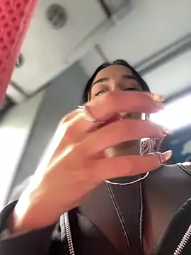 Snapshot of __IRIS__ chatting on 01-08-25, 10:16 IRIS online show from 01-08-25, 10:16