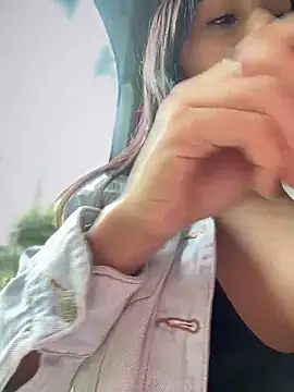 Snapshot of __IRIS__ chatting on 03-18-25, 01:20 IRIS online show from 03-18-25, 01:20