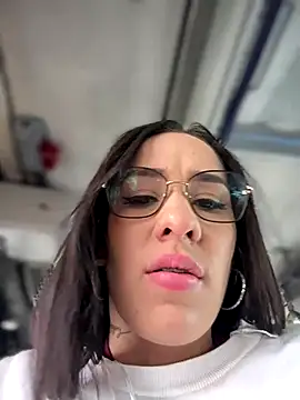 Snapshot of __IRIS__ chatting on 09-19-25, 02:18 IRIS online show from 09-19-25, 02:18