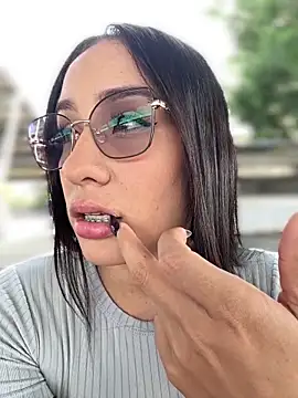 Snapshot of __IRIS__ chatting on 10-04-25, 08:18 IRIS online show from 10-04-25, 08:18