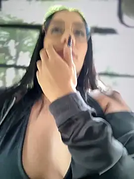 Snapshot of __IRIS__ chatting on 10-08-25, 03:31 IRIS online show from 10-08-25, 03:31