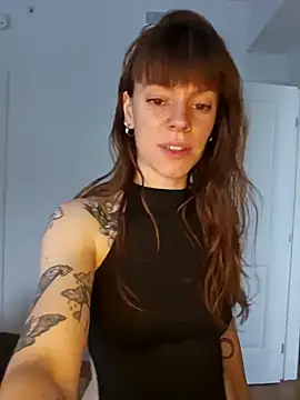 Snapshot of EmilieEdelana chatting on 01-15-25, 01:31 EmilieEdelana online show from 01-15-25, 01:31