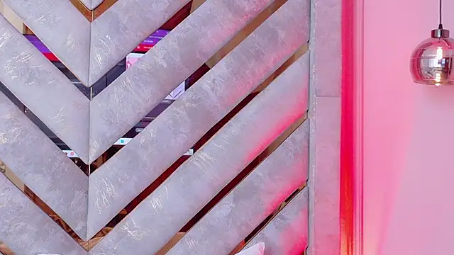 Sara Boom online show from 11-28-25, 01:47