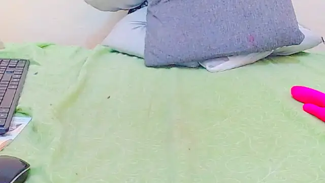 Snapshot of Camilexxx chatting on 01-14-25, 06:38 Camilexxx online show from 01-14-25, 06:38