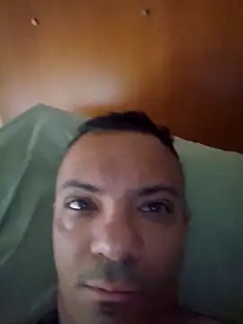 Snapshot of guachin_hunk chatting on 02-15-26, 02:47 guachin hunk online show from 02-15-26, 02:47