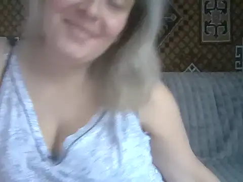 Snapshot of Diana_Britt chatting on 10-17-25, 06:16 Diana Britt online show from 10-17-25, 06:16