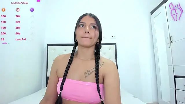 Snapshot of CuteLatinaxx chatting on 09-21-25, 09:22 CuteLatinaxx online show from 09-21-25, 09:22