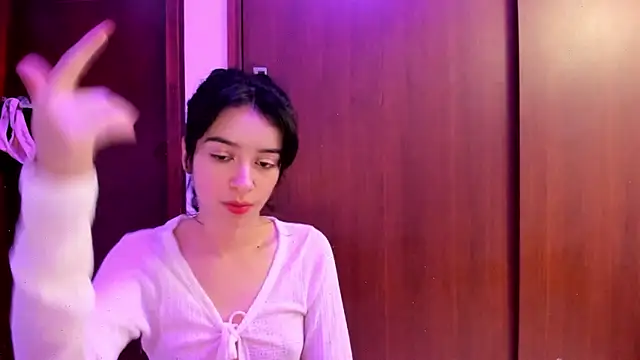 Snapshot of _Lunnaa_ chatting on 02-03-25, 01:19 Lunnaa online show from 02-03-25, 01:19