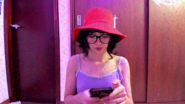 Snapshot of _Lunnaa_ chatting on 10-11-25, 11:58 Lunnaa online show from 10-11-25, 11:58