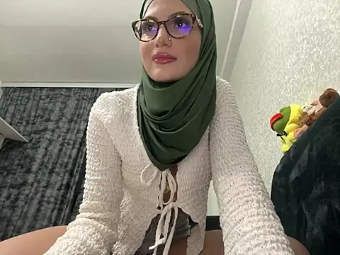 Snapshot of GumusGuray chatting on 02-02-25, 02:38 GumusGuray online show from 02-02-25, 02:38