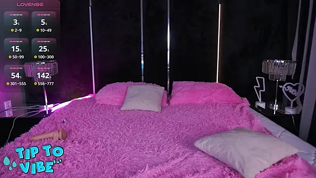 CassandraGood online show from 01-11-25, 01:37